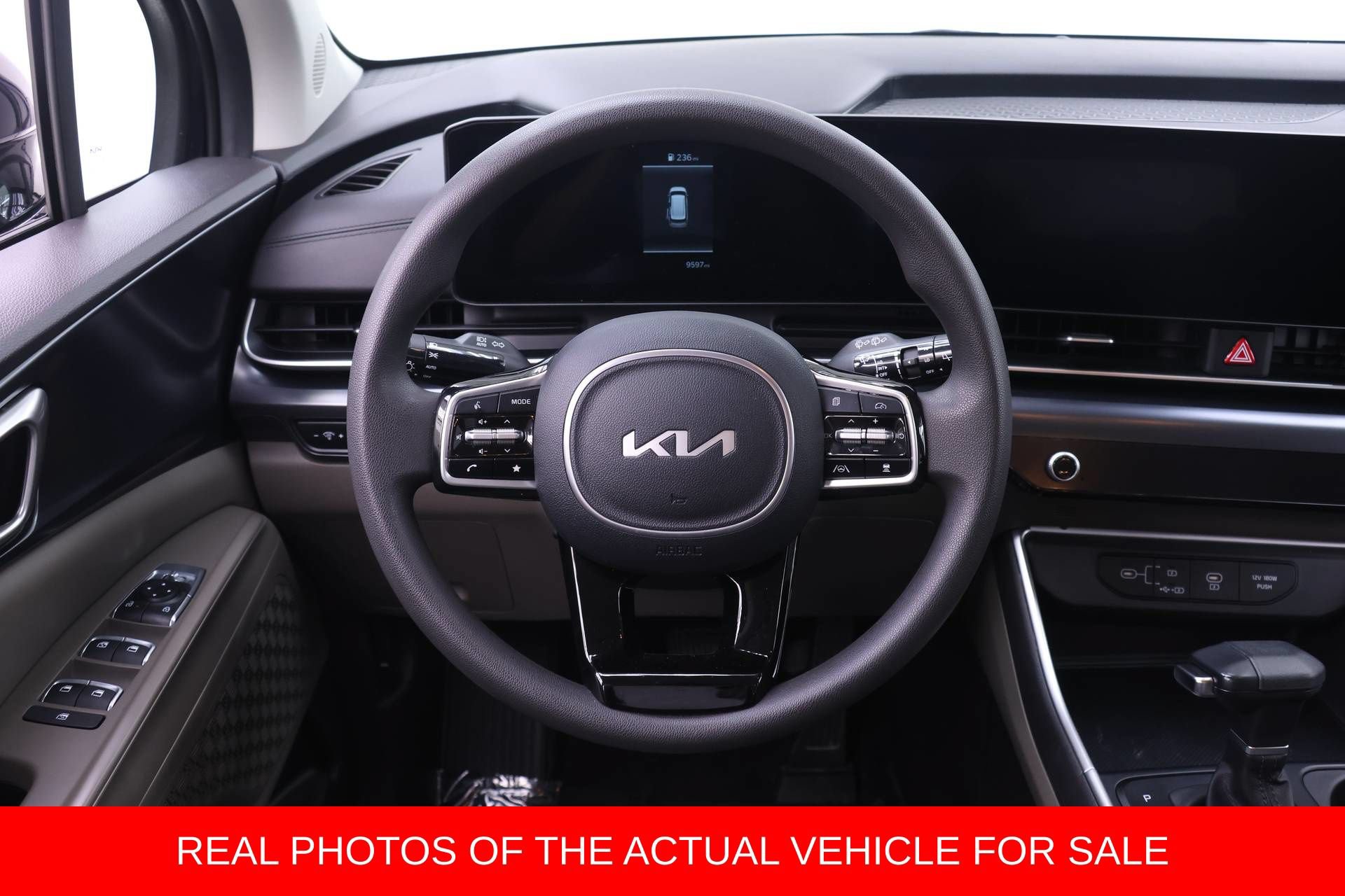 Used 2026 Kia Carnival LX FWD image 13
