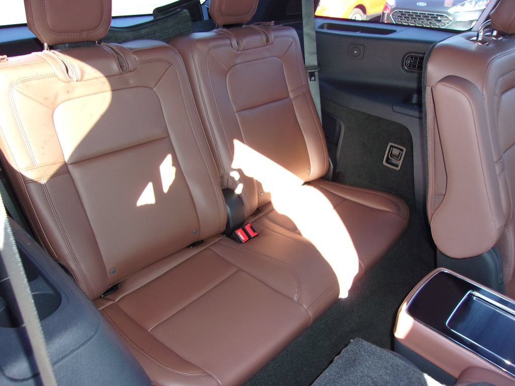 Used 2025 Lincoln Aviator Reserve w/ Equipment Group 201A AWD/4WD image 16