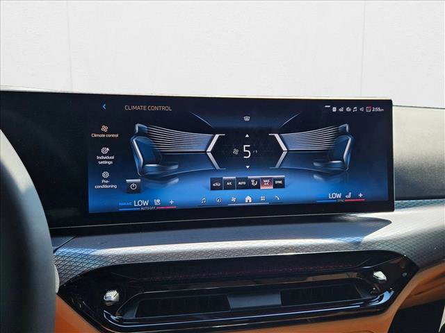 Used 2025 BMW 330i Sedan image 11