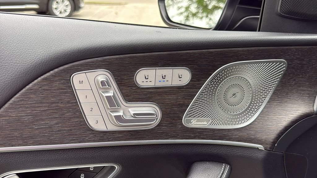Used 2023 Mercedes-Benz GLS 450 4MATIC image 11