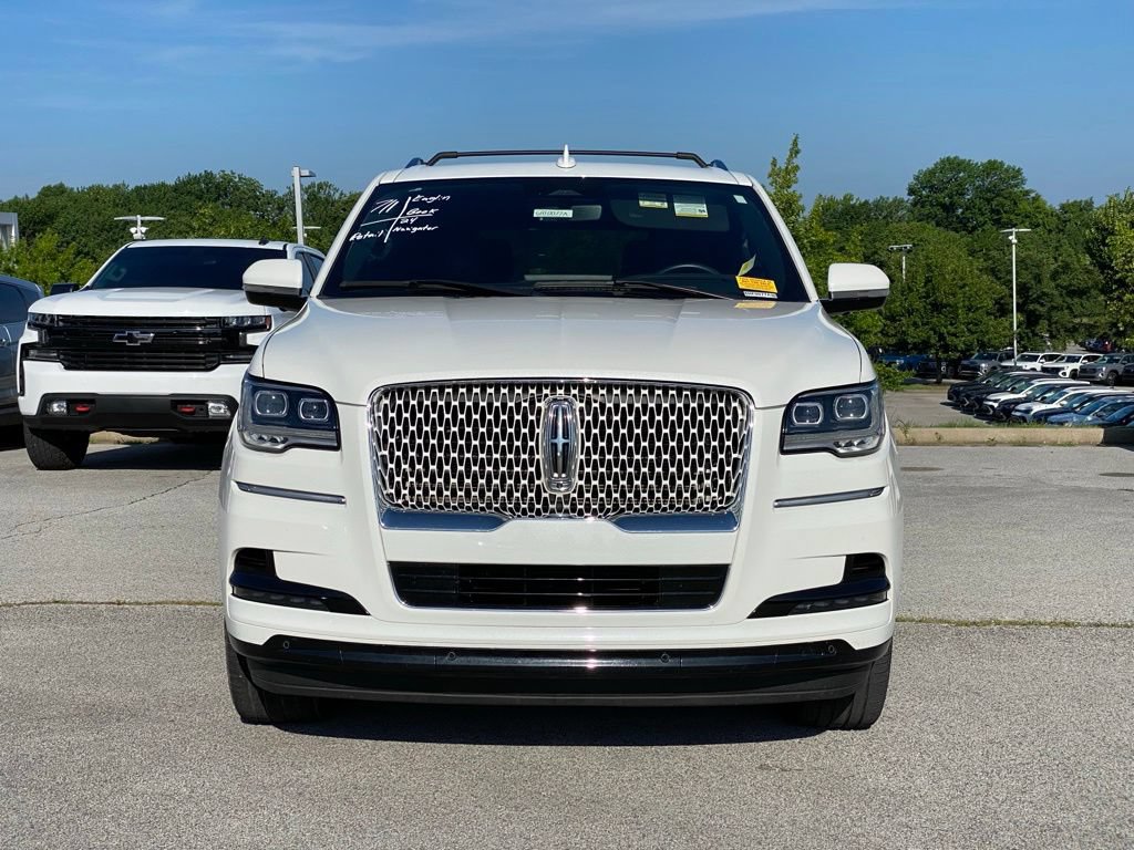 Used 2024 Lincoln Navigator Reserve AWD/4WD image 2