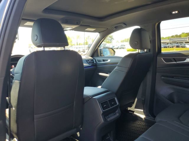 Used 2025 Volkswagen Atlas Cross Sport SEL image 11