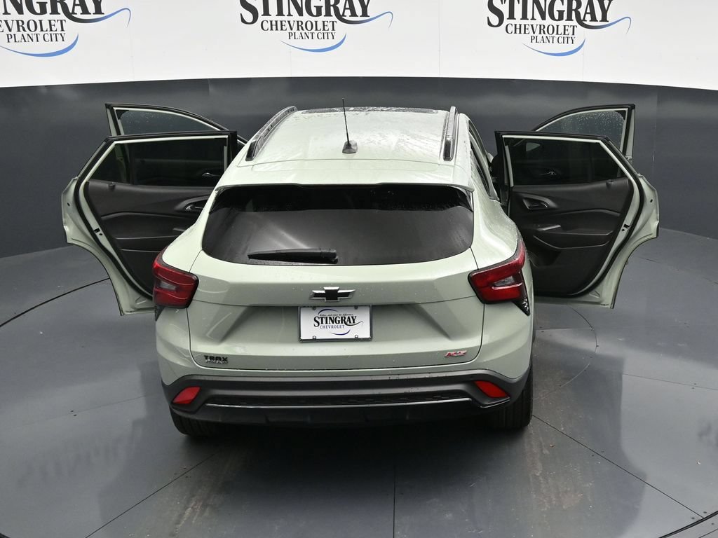 Used 2024 Chevrolet Trax RS w/ Sunroof Package FWD image 35