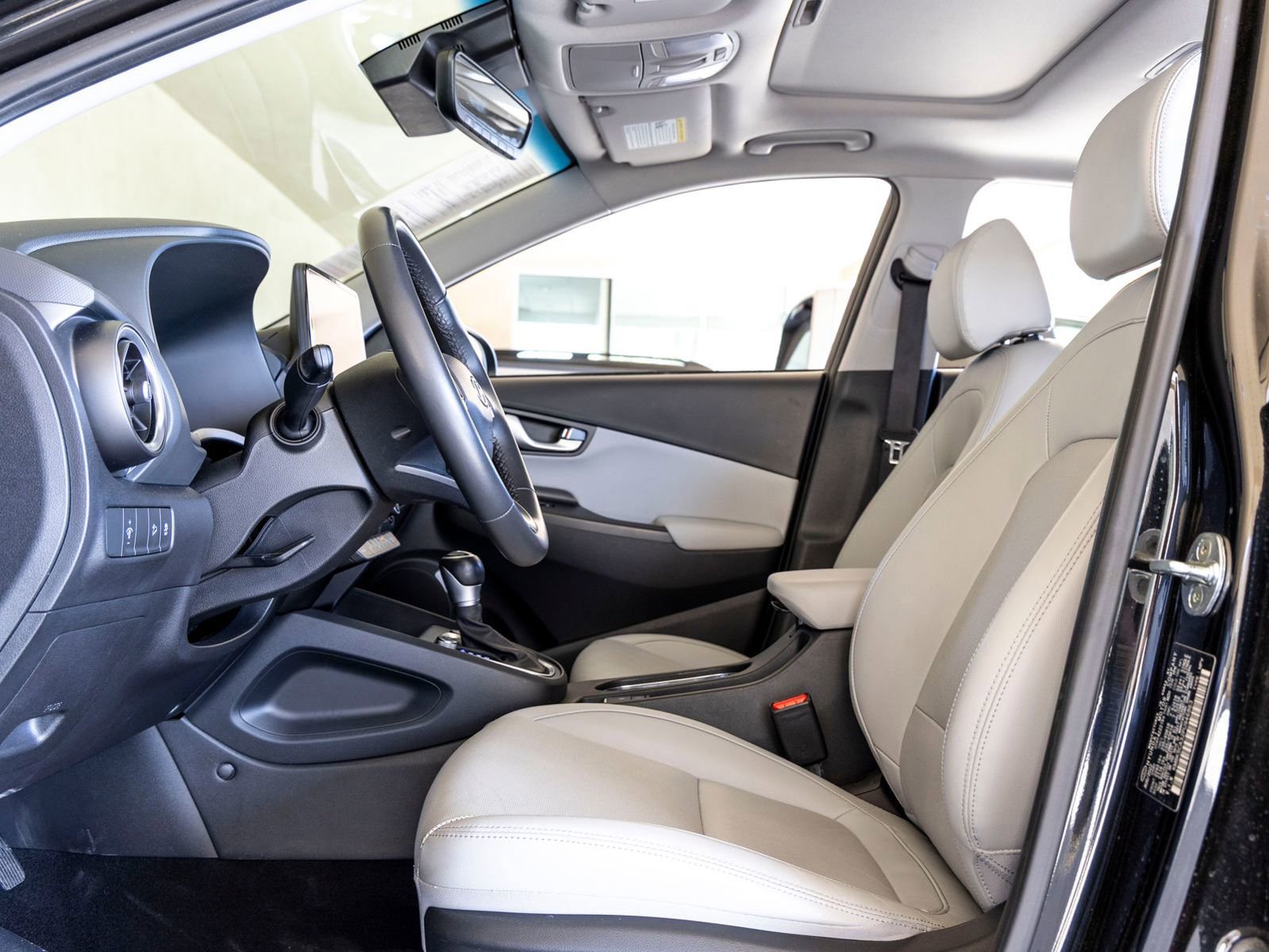 Used 2023 Hyundai Kona Limited image 16