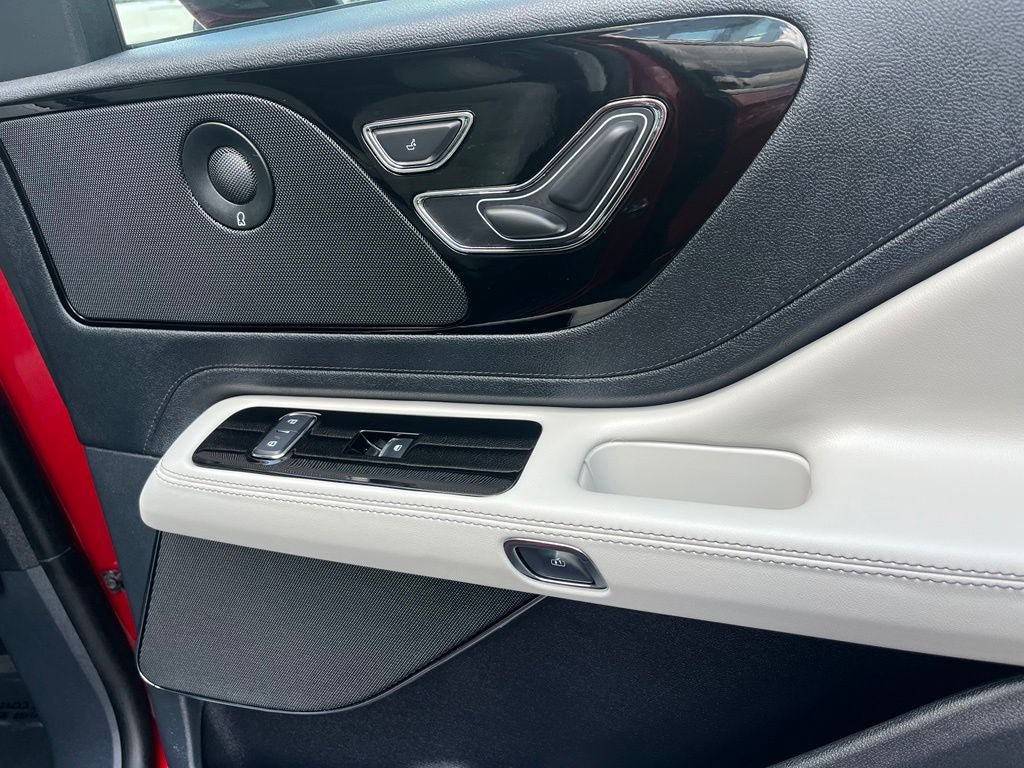 Used 2026 Lincoln Aviator AWD image 23