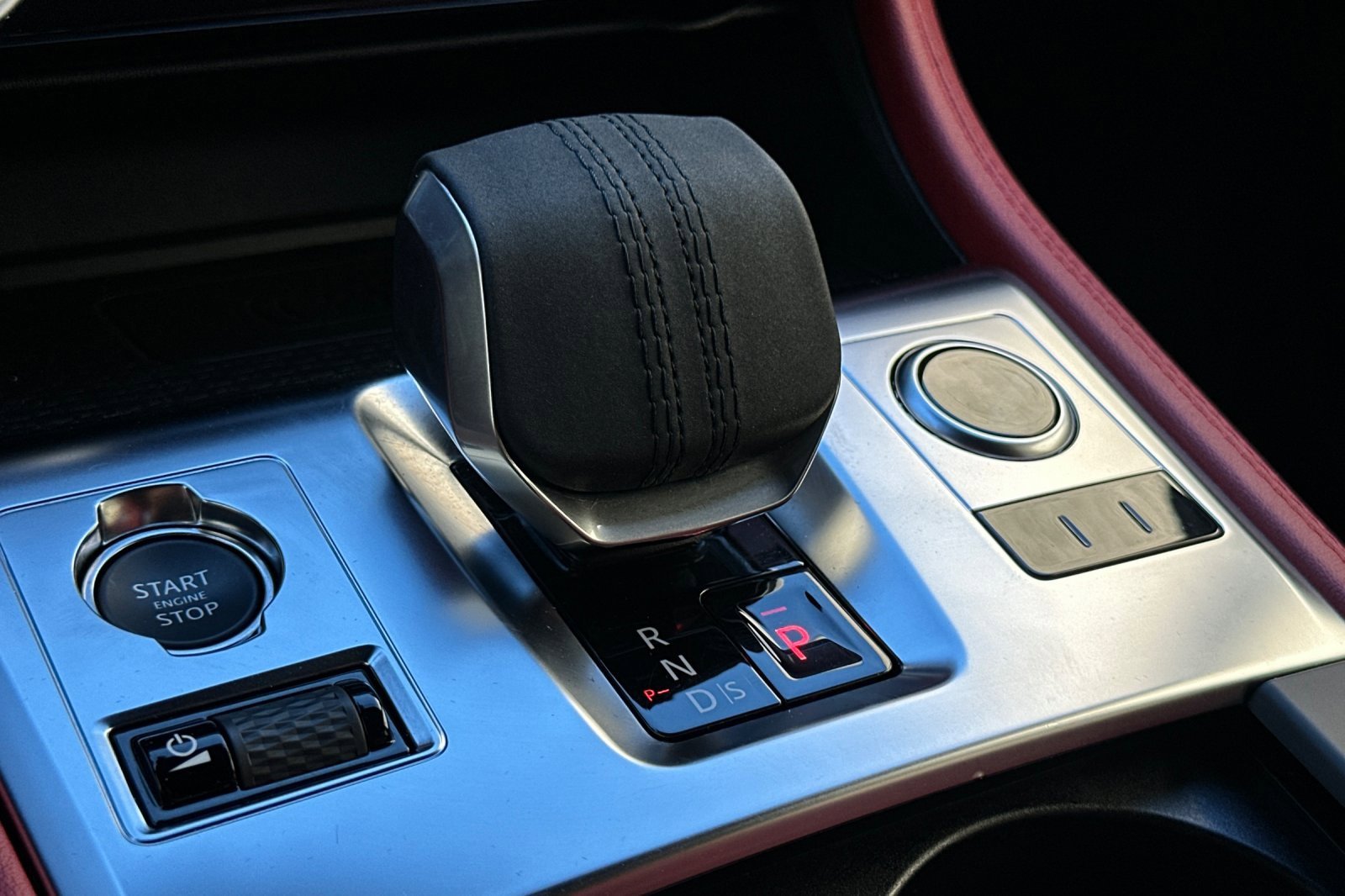 Used 2025 Jaguar F-PACE R-Dynamic S image 25