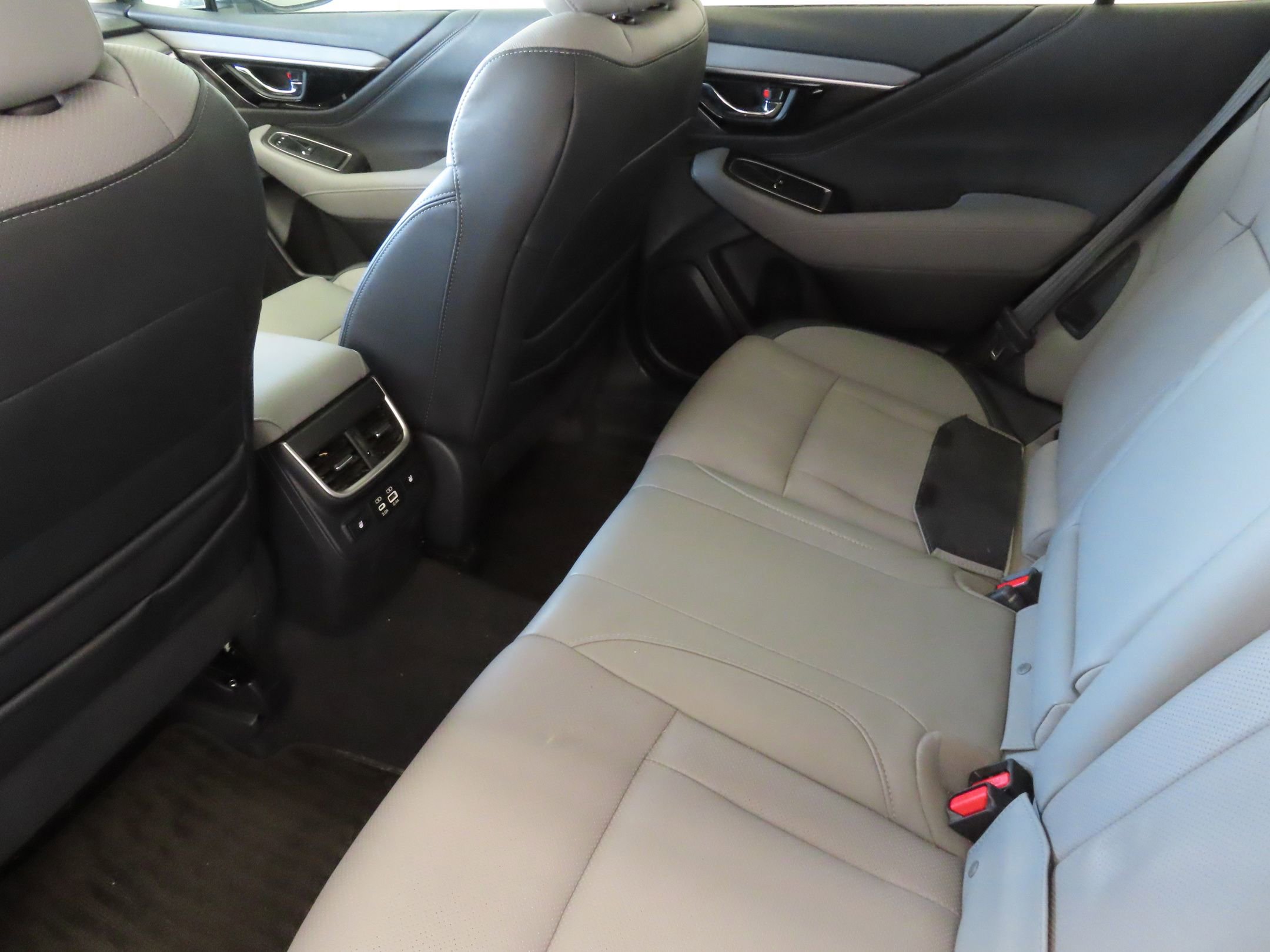 Used 2025 Subaru Outback Limited image 25