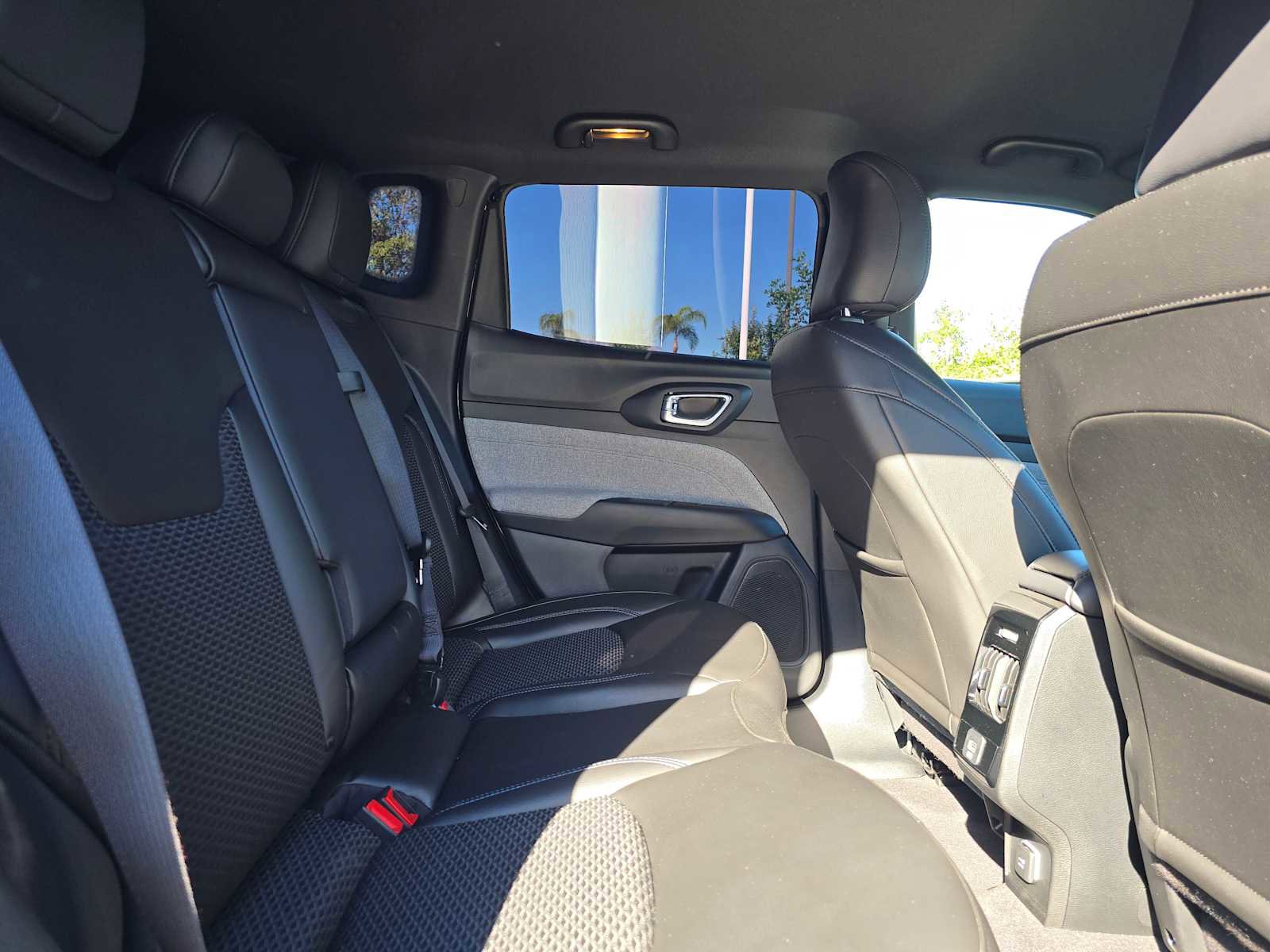 Used 2023 Jeep Compass Latitude image 12