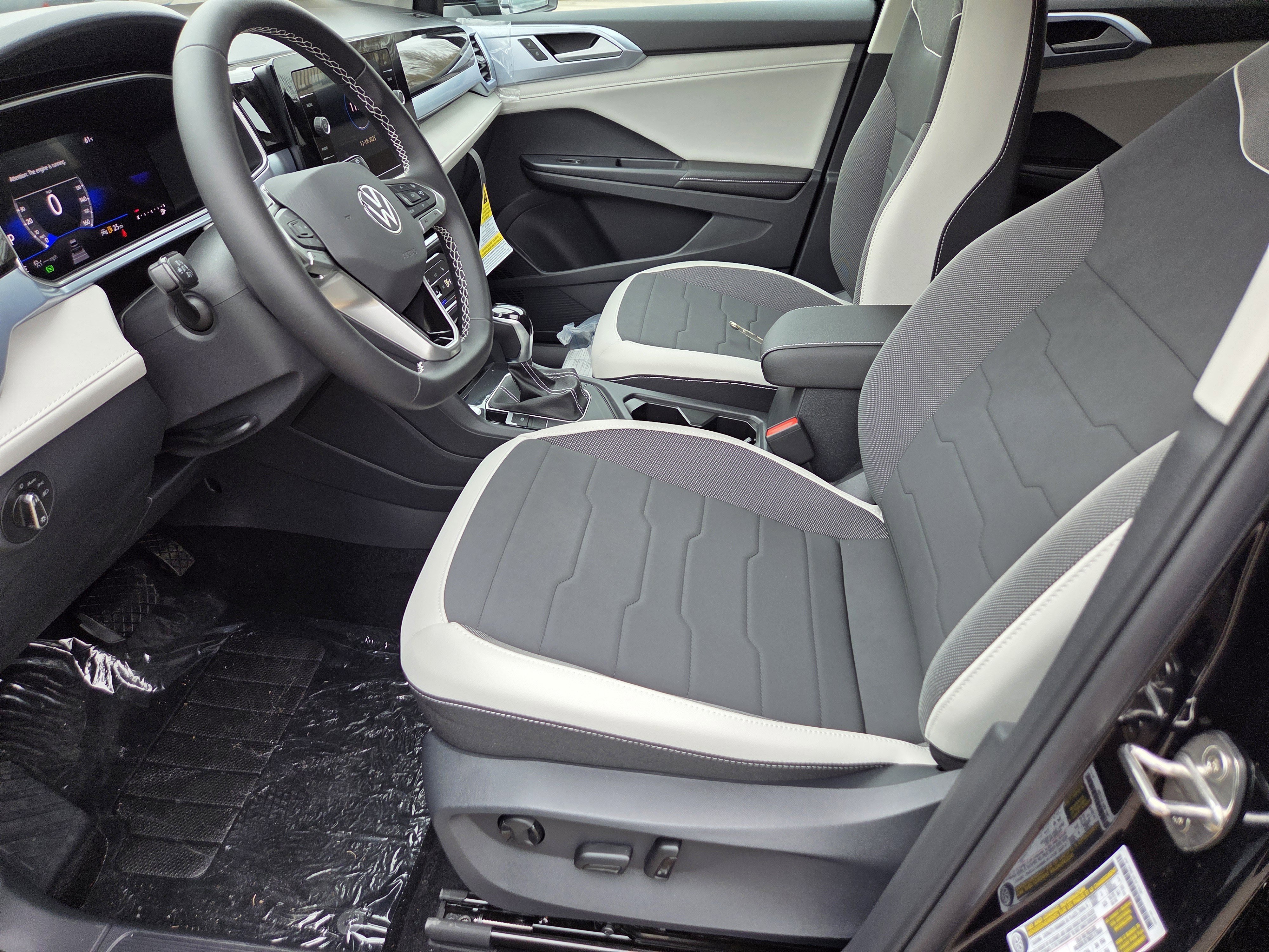 New 2026 Volkswagen Taos SE image 4