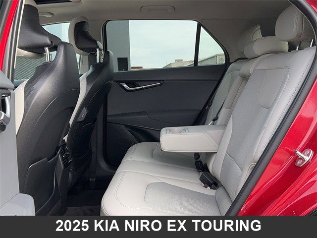 Used 2025 Kia Niro EX Touring image 13