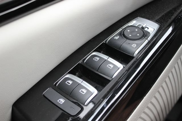 Used 2024 Kia Carnival EX FWD image 18