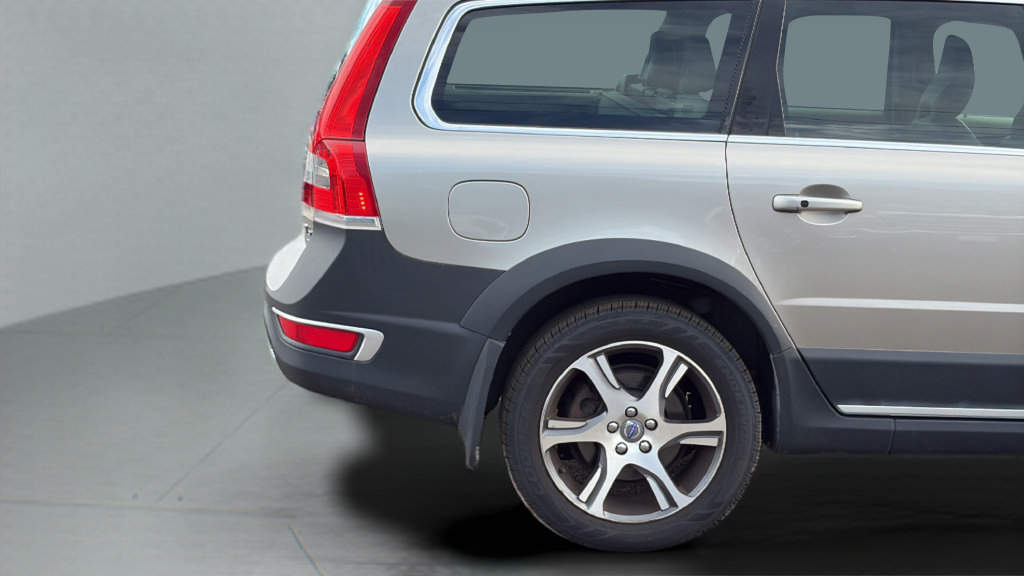 Used 2015 Volvo XC70 T6 w/ Proximity Package AWD/4WD image 26