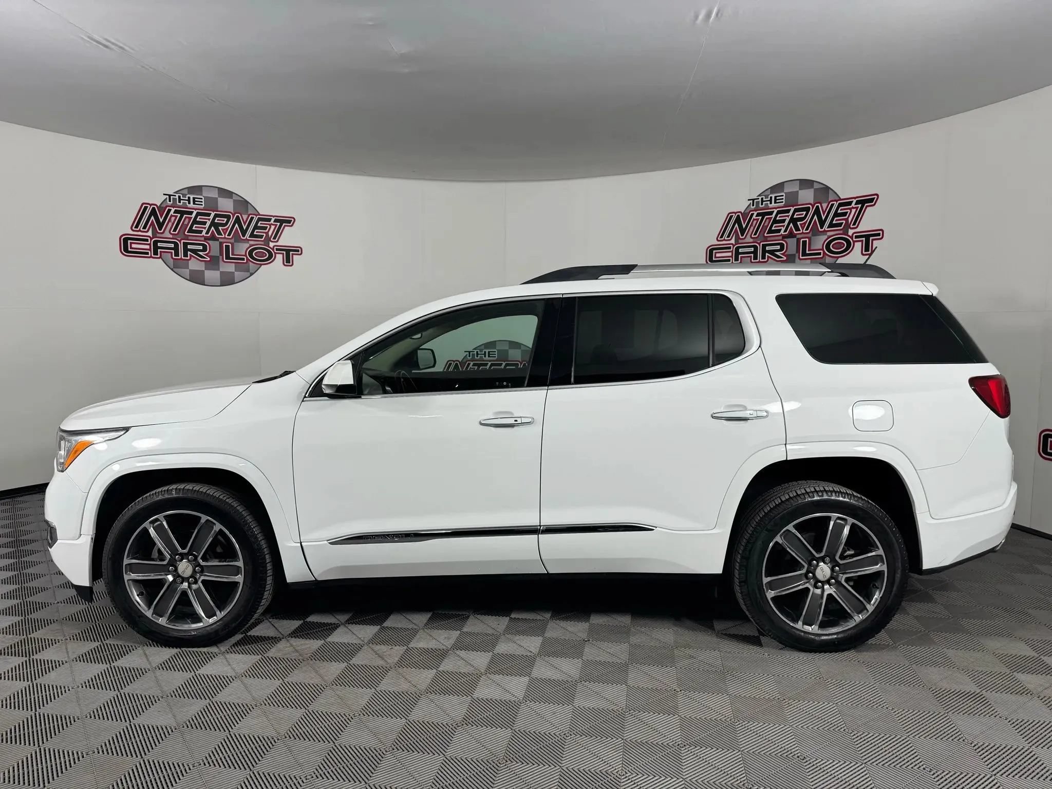 Used 2019 GMC Acadia Denali AWD/4WD image 4