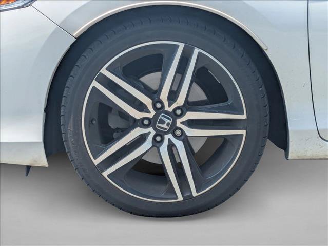 Used 2017 Honda Accord Touring image 9