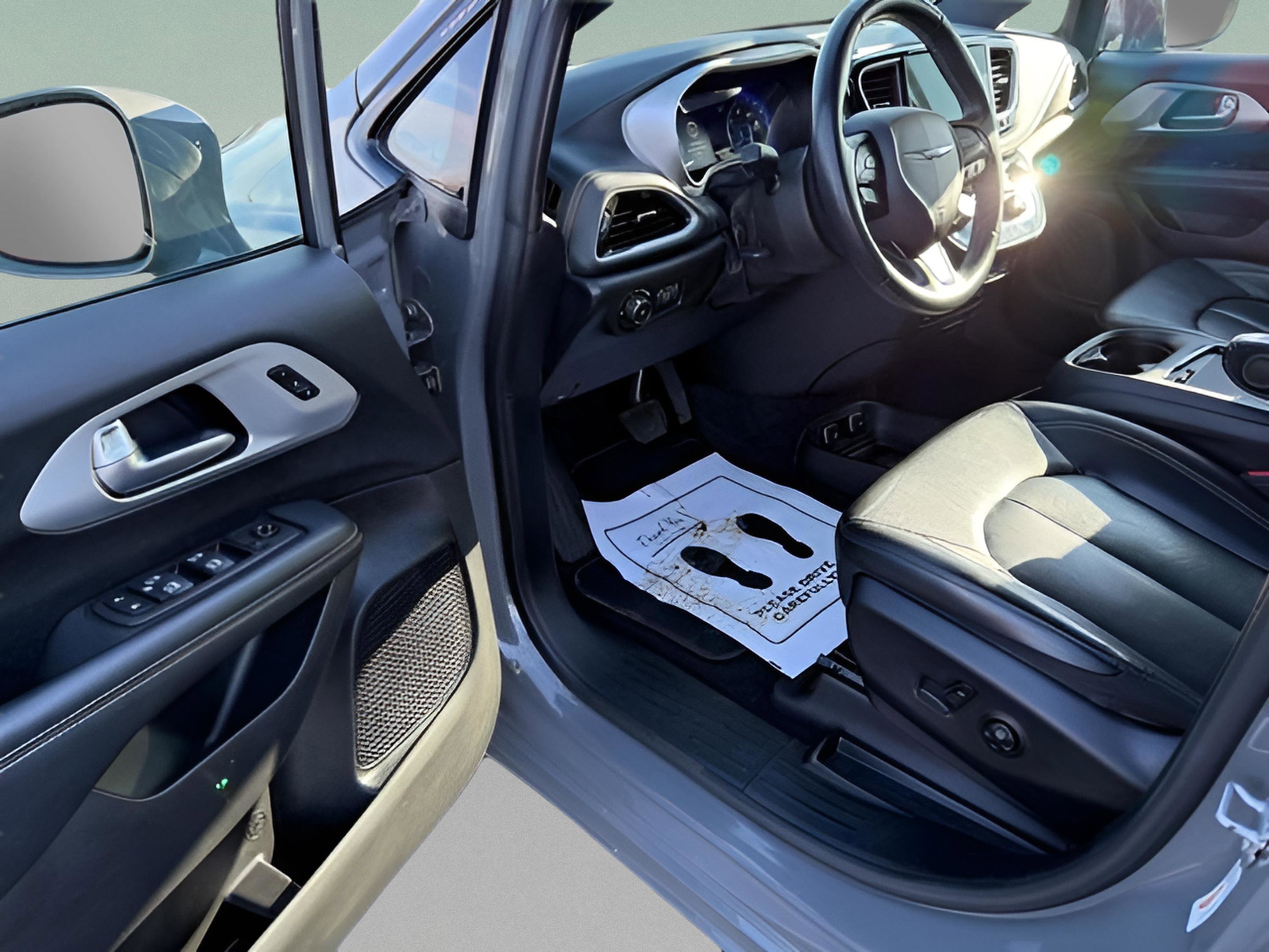 Certified 2021 Chrysler Pacifica Touring-L w/ Uconnect Theater Family Group image 17