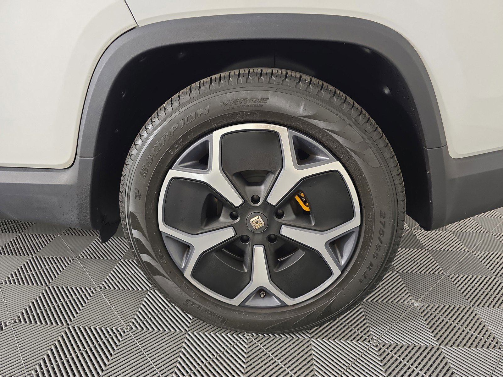 Used 2022 Rivian R1T Adventure image 10