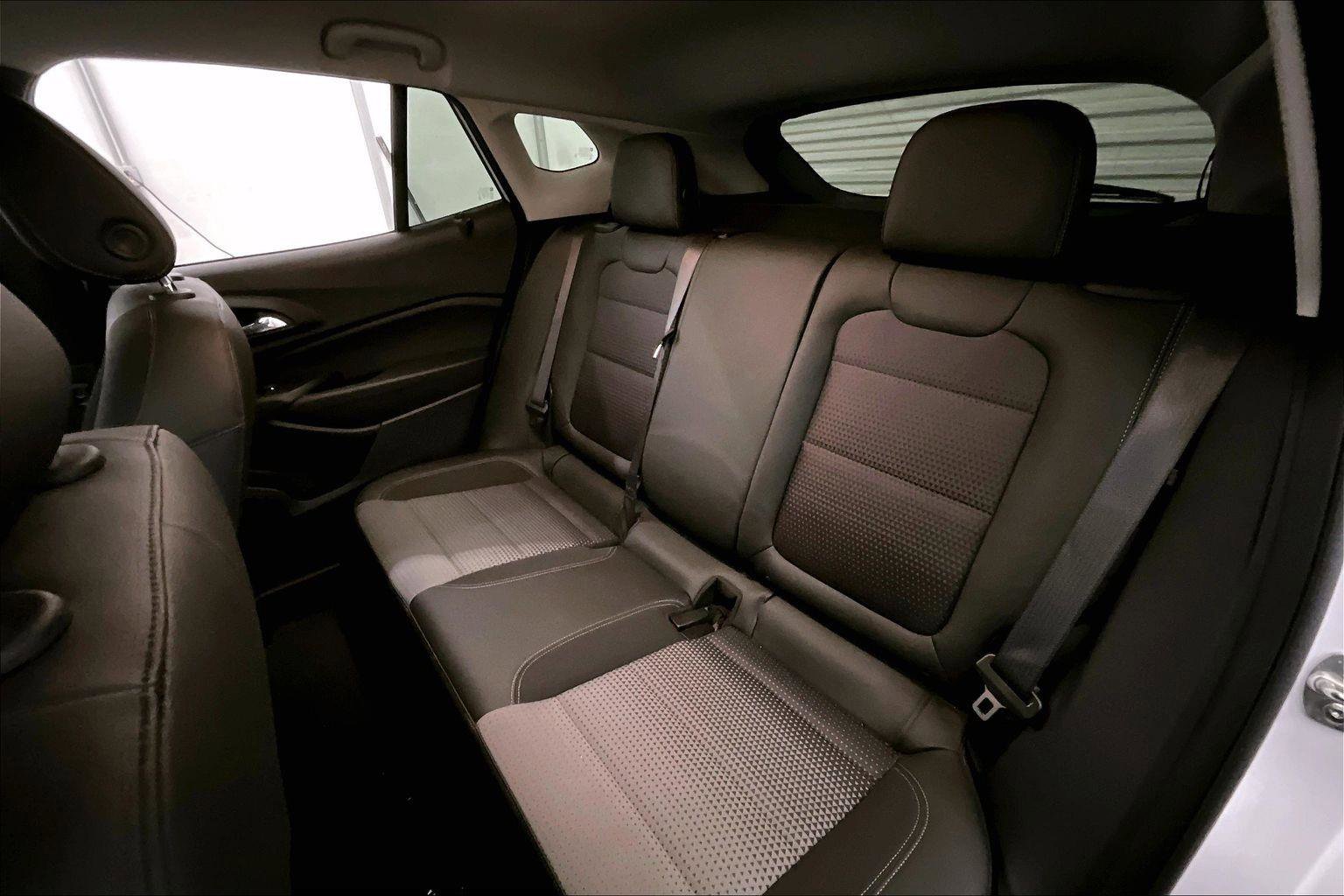 Used 2025 Chevrolet Trax LT w/ LT Convenience Package image 25