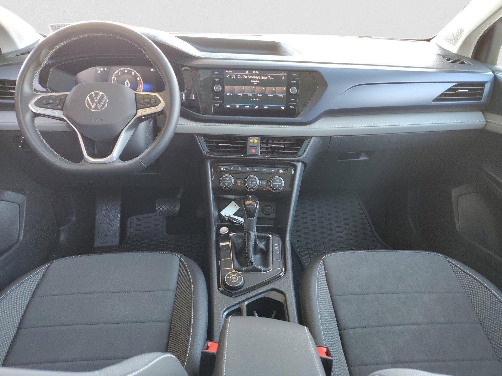 Used 2024 Volkswagen Taos SE w/ Panoramic Sunroof Package image 13