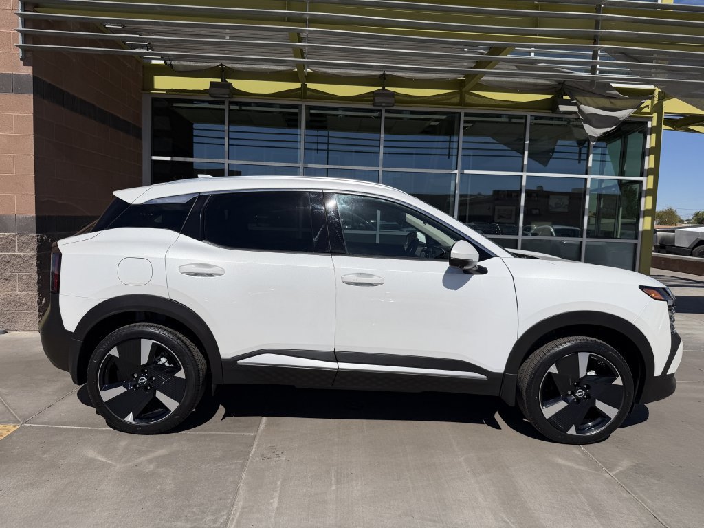 Used 2025 Nissan Kicks SR AWD/4WD image 9