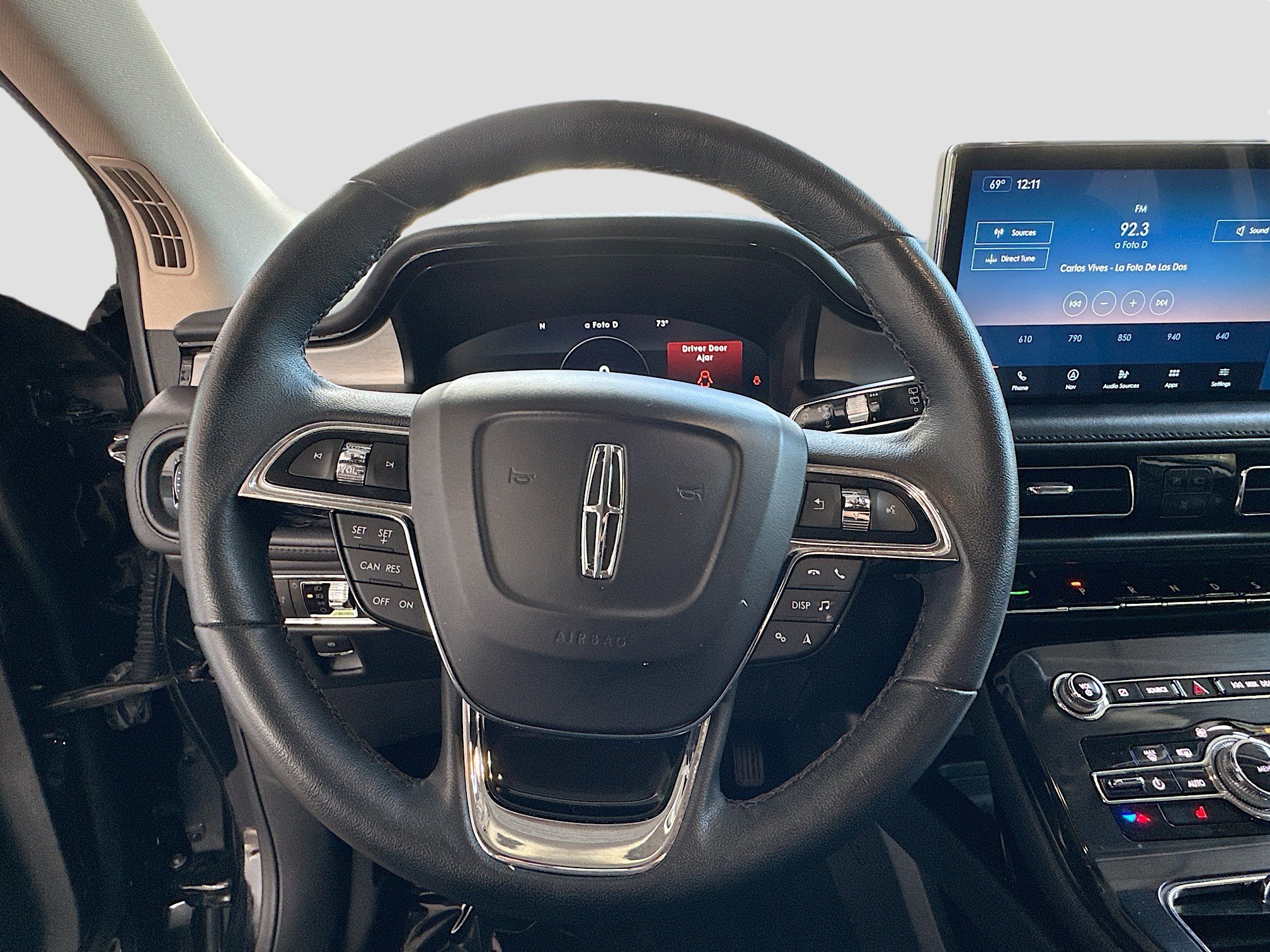 Used 2022 Lincoln Nautilus FWD w/ Premium Package image 11