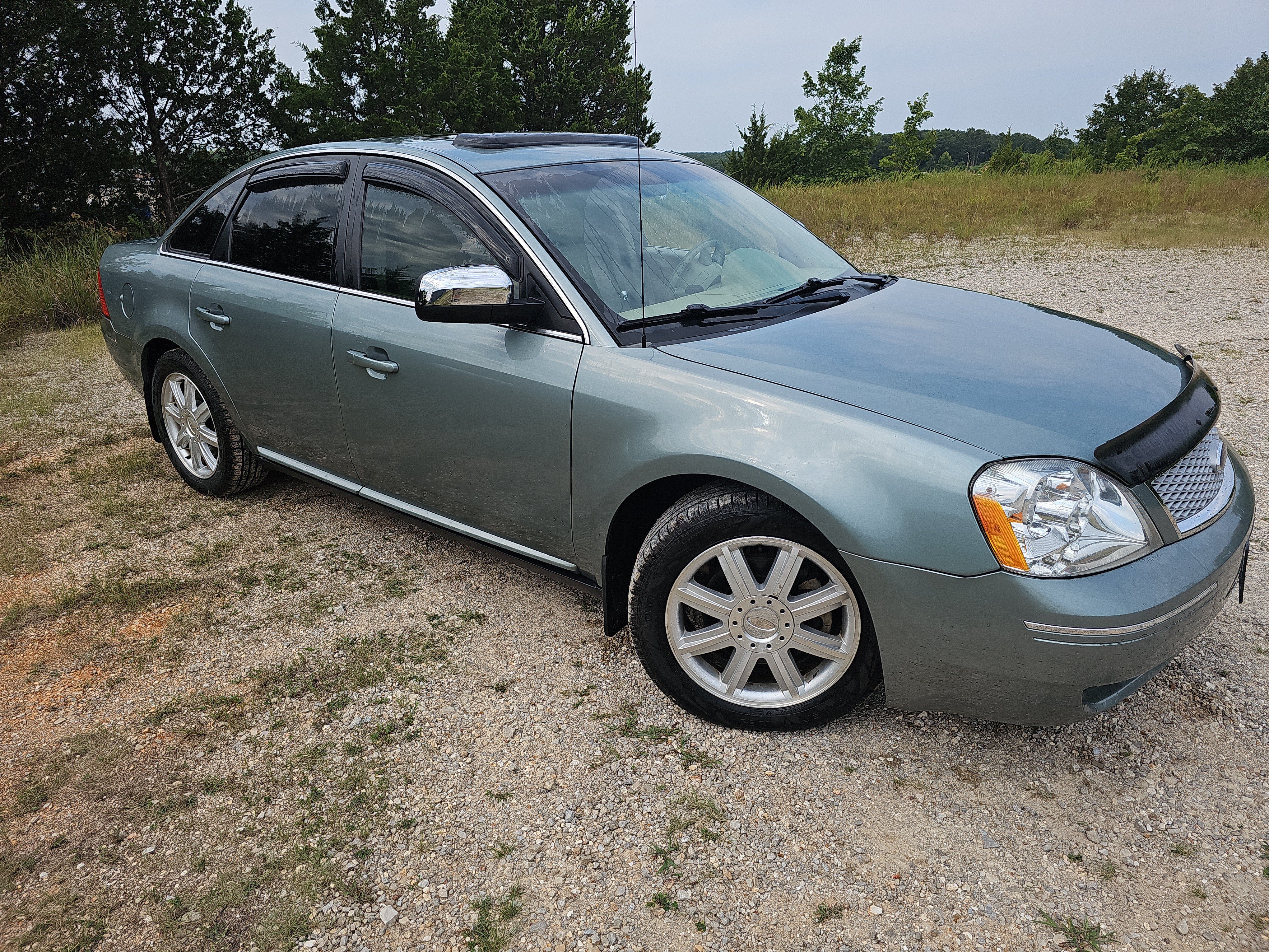 Used 2007 Ford Five Hundred Limited FWD image 2