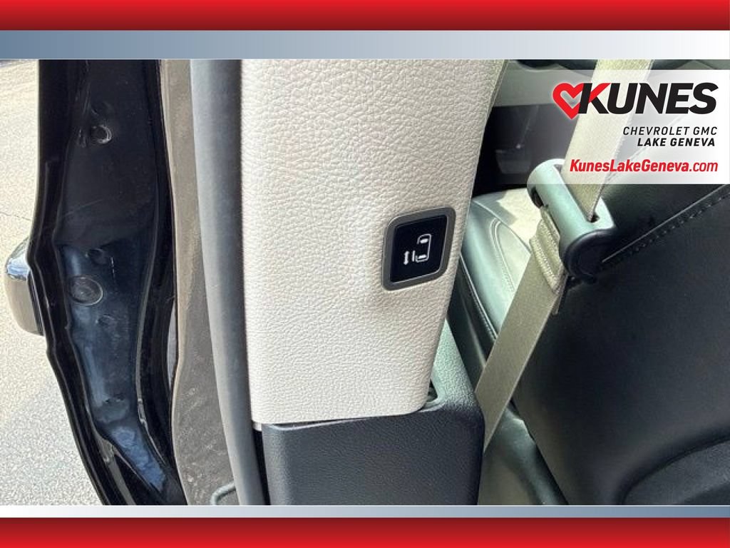 Used 2024 Chrysler Pacifica Touring-L FWD image 16
