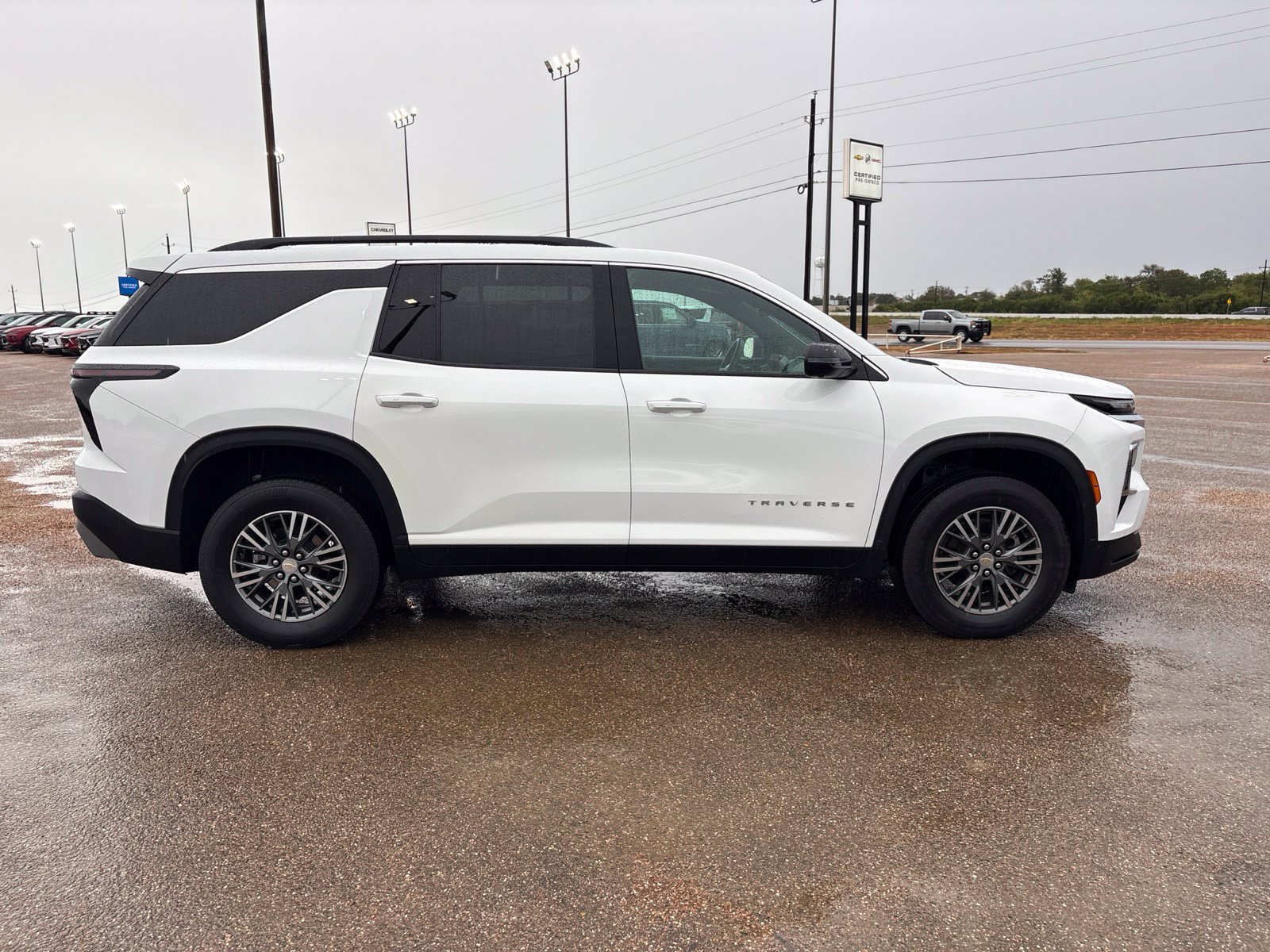 Used 2024 Chevrolet Traverse LT FWD image 7