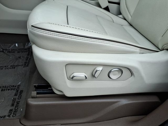Used 2023 GMC Yukon Denali w/ Advanced Technology Package AWD/4WD image 14