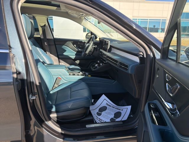 Used 2021 Lincoln Corsair Reserve image 11