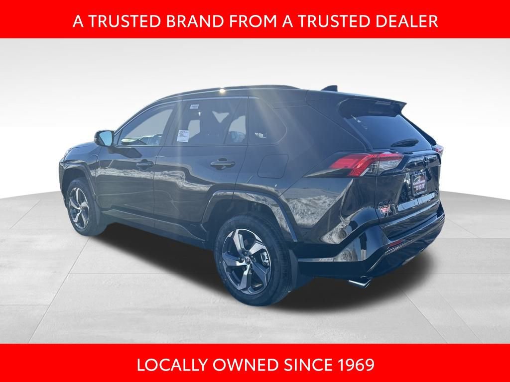 New 2025 Toyota RAV4 SE image 3