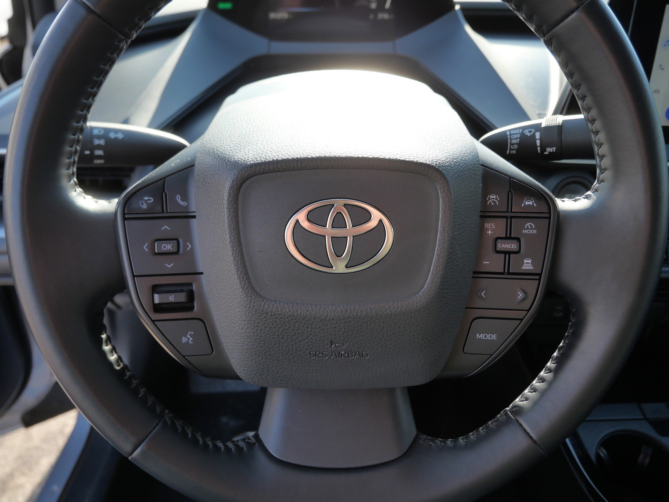 Used 2024 Toyota Prius LE FWD image 25