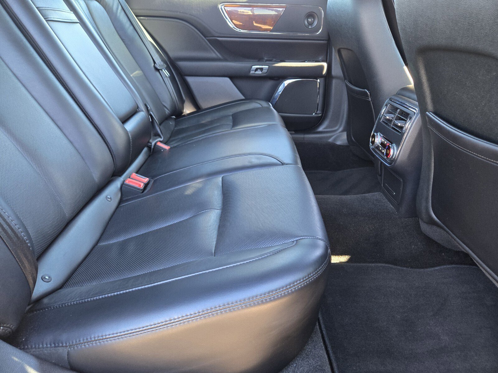 Used 2020 Lincoln Continental Reserve image 15