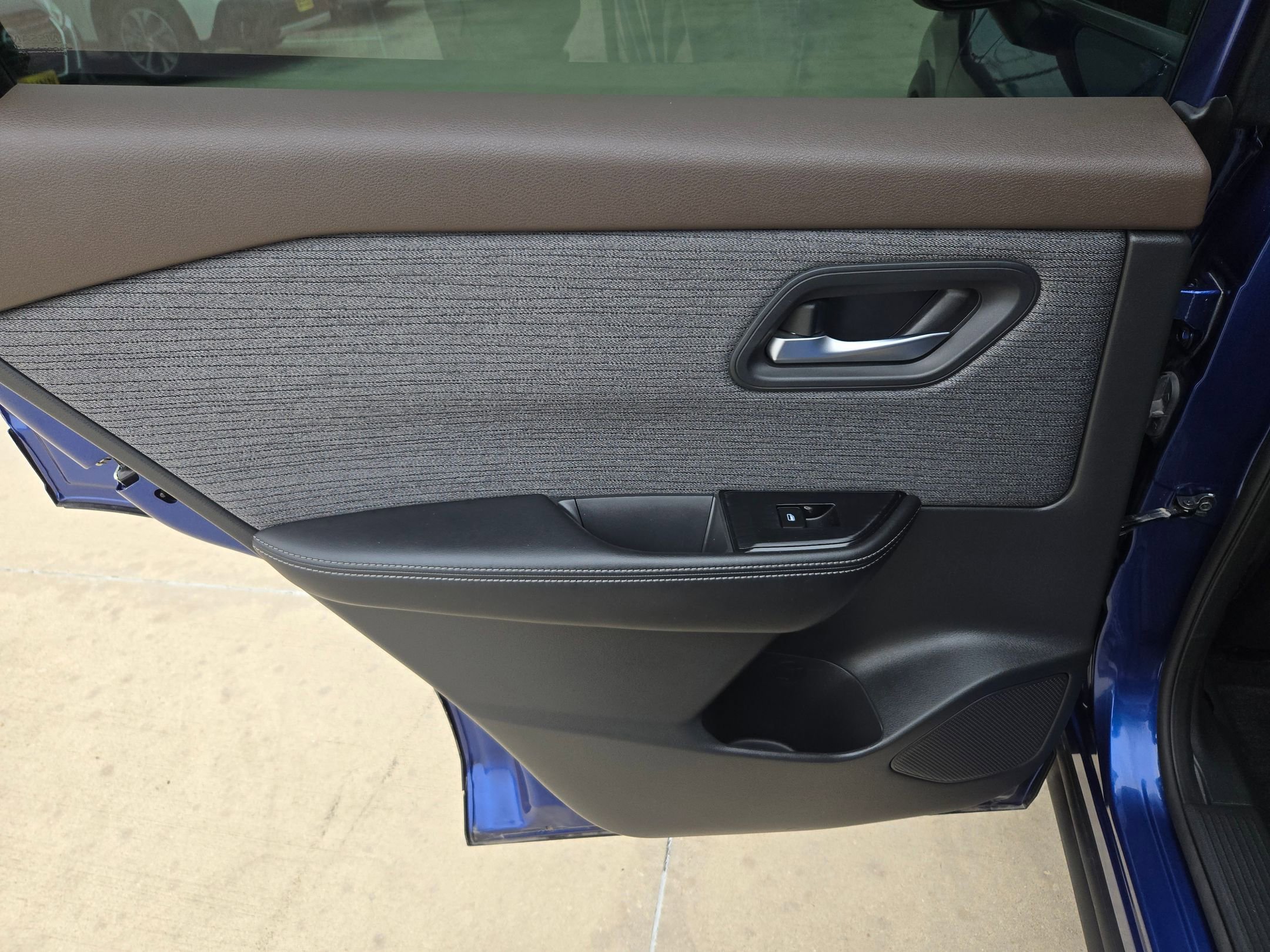 Used 2023 Nissan Rogue SV image 14