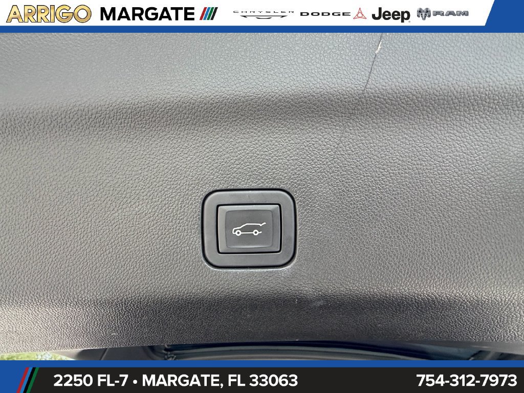 Used 2023 Cadillac Escalade ESV Luxury RWD image 18