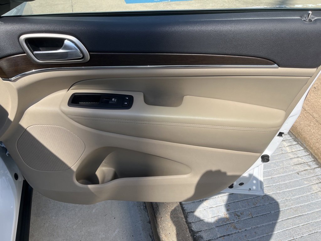 Used 2015 Jeep Grand Cherokee Limited image 23
