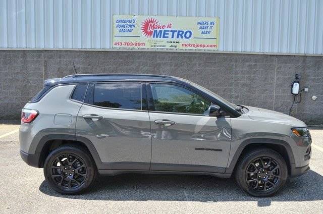 Used 2023 Jeep Compass Latitude w/ Convenience Group AWD/4WD image 9