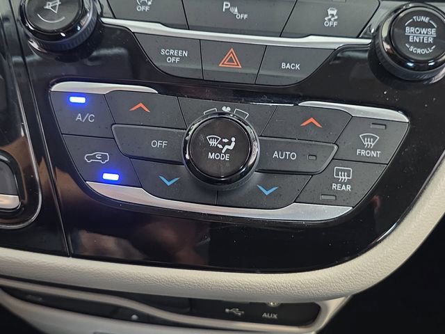 Used 2017 Chrysler Pacifica Touring-L Plus image 22