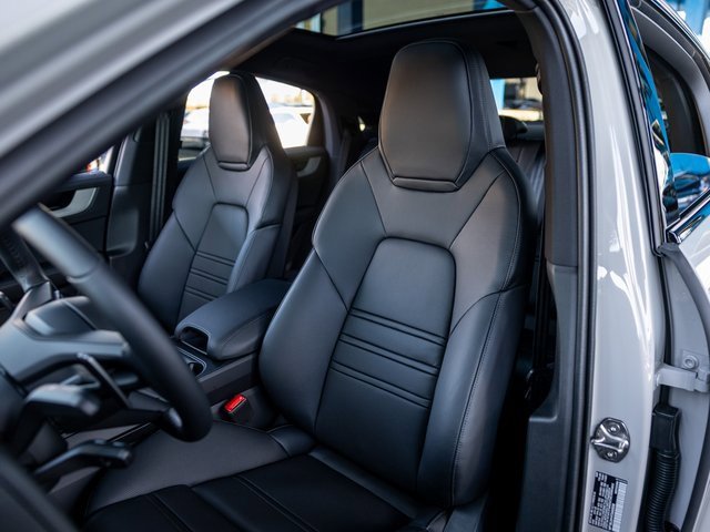 New 2026 Porsche Cayenne S image 5