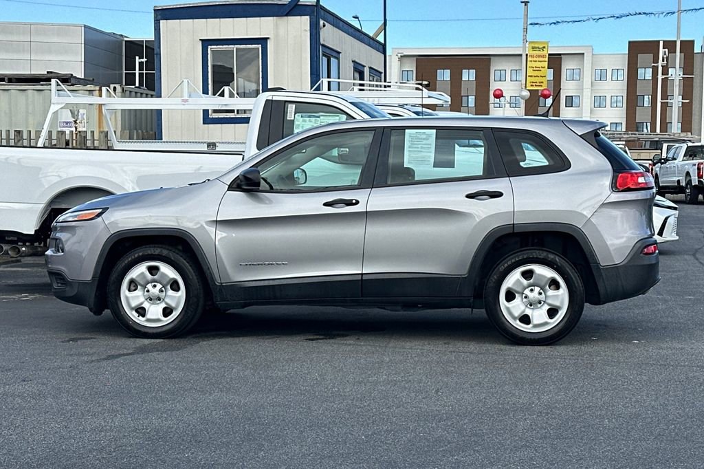 Used 2016 Jeep Cherokee Sport FWD image 7