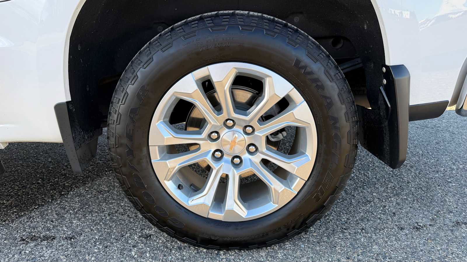 Used 2024 Chevrolet Silverado 1500 LTZ AWD/4WD image 30