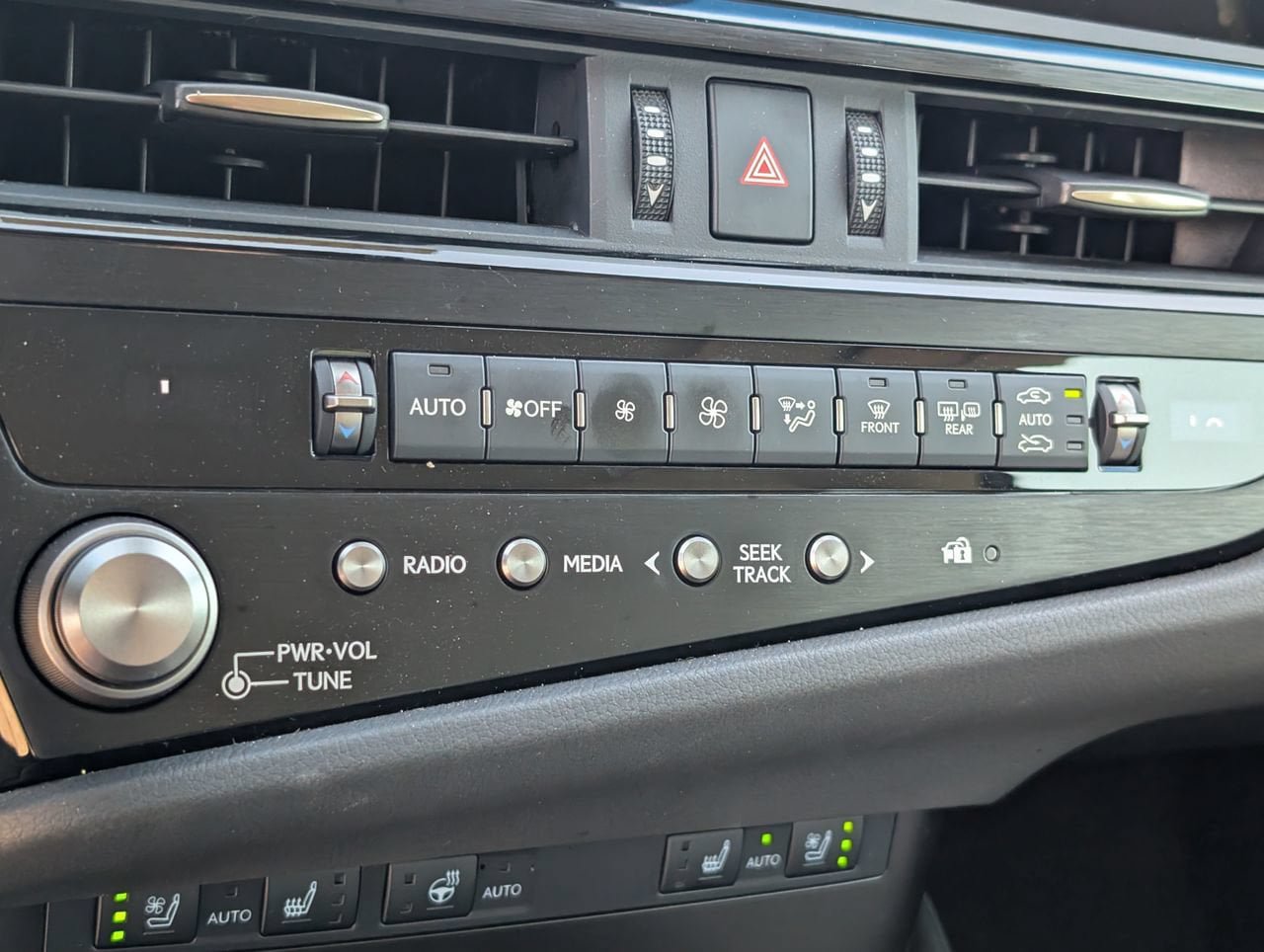Used 2025 Lexus ES 350 w/ Premium Package FWD image 17
