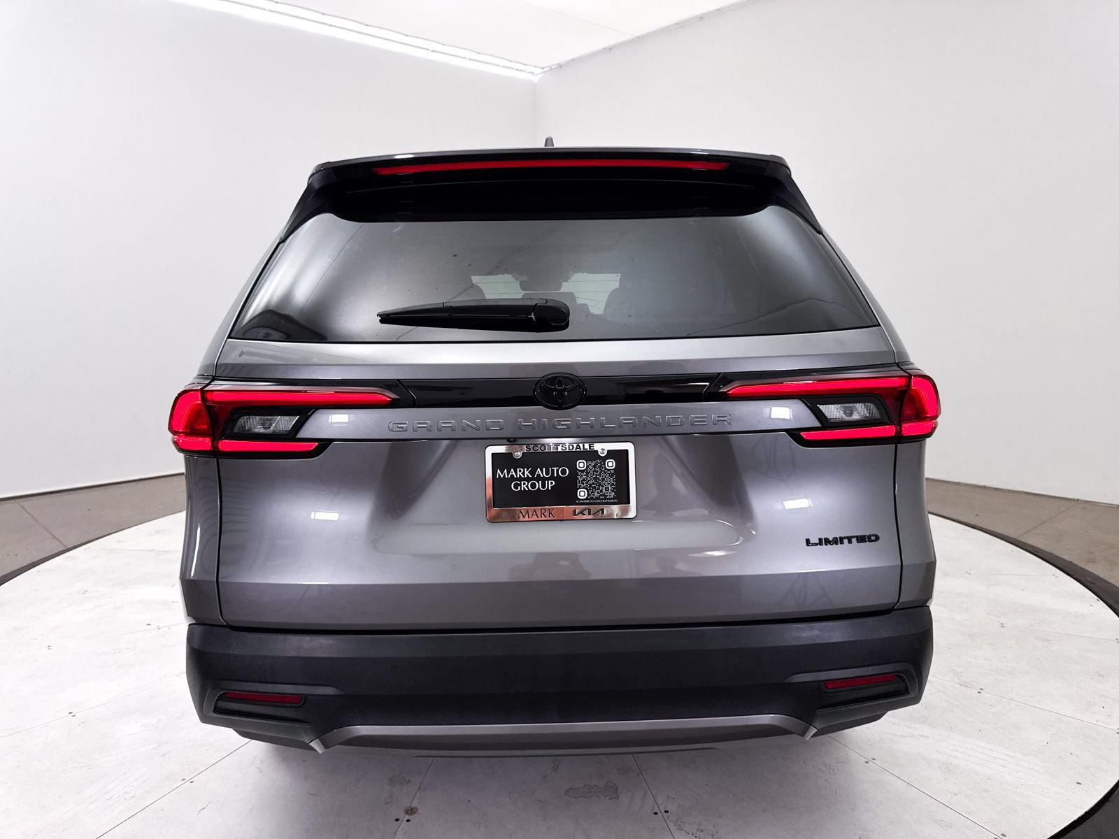 Used 2025 Toyota Grand Highlander FWD image 17