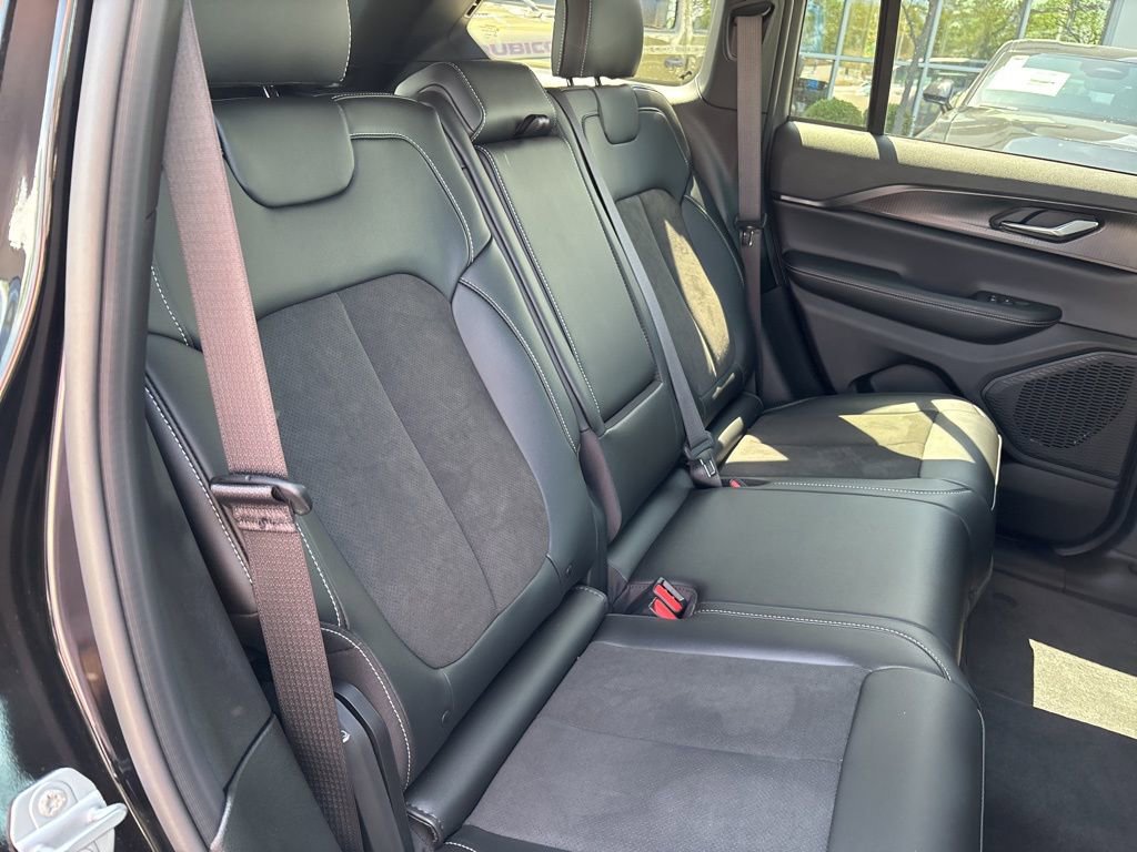 New 2025 Jeep Grand Cherokee Altitude AWD/4WD image 45