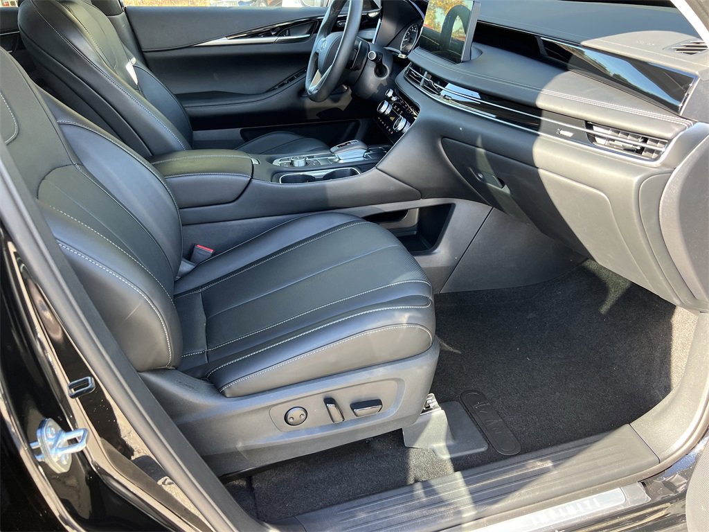 Certified 2025 INFINITI QX60 Pure image 11
