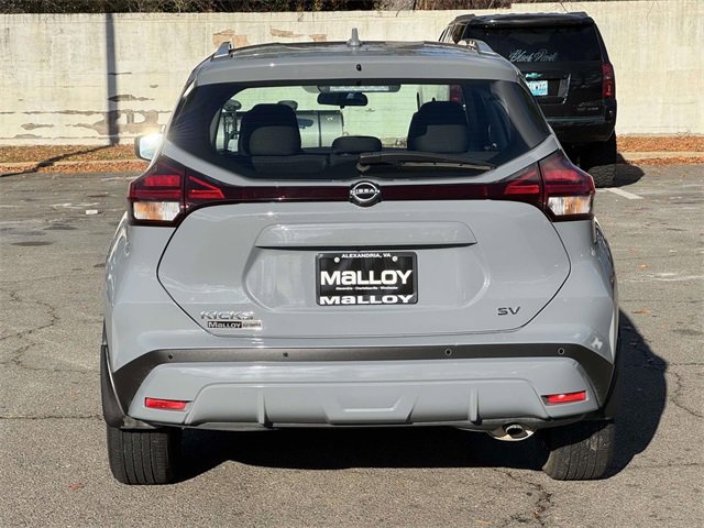 Used 2024 Nissan Kicks SV image 3
