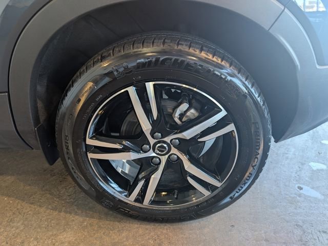 Used 2026 Volvo XC40 B5 Core w/ Climate Package image 9