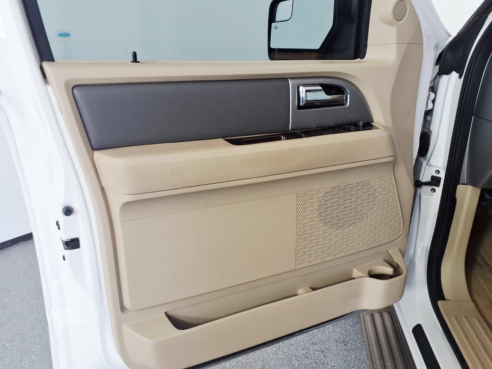 Used 2014 Ford Expedition EL XLT w/ Equipment Group 202A RWD image 10