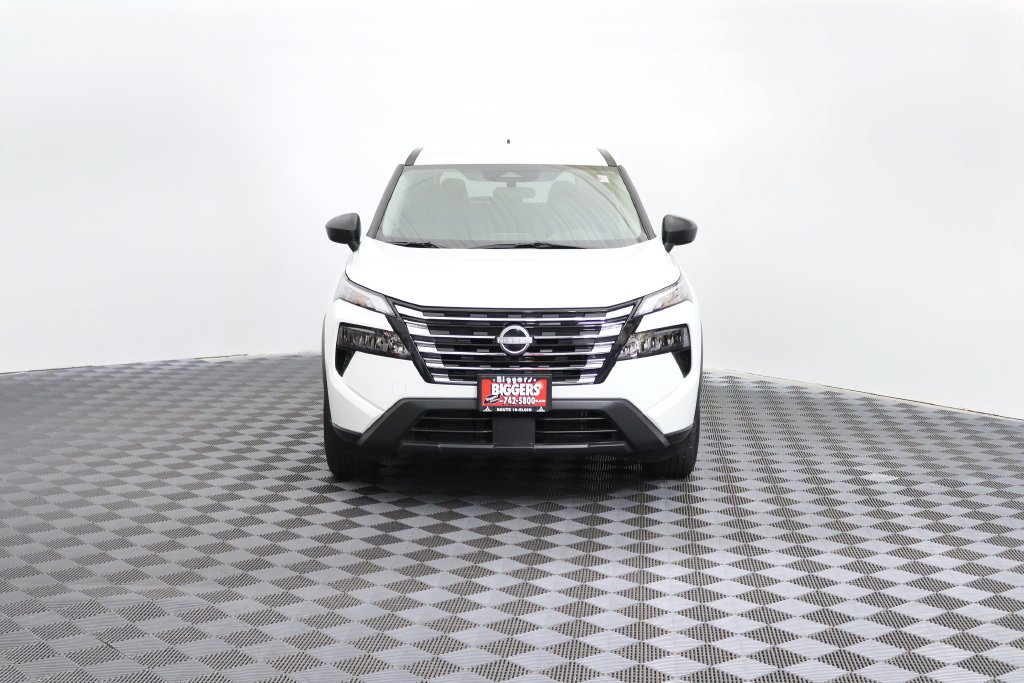 Used 2025 Nissan Rogue S AWD/4WD image 2