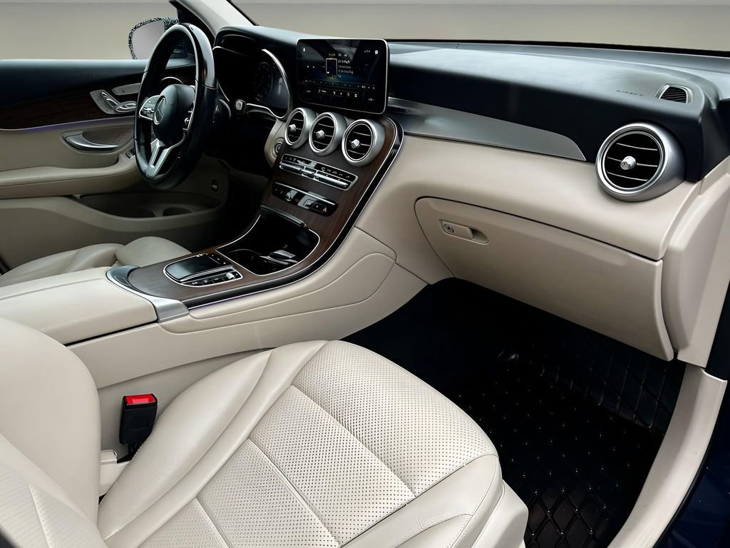 Used 2022 Mercedes-Benz GLC 300 4MATIC image 27