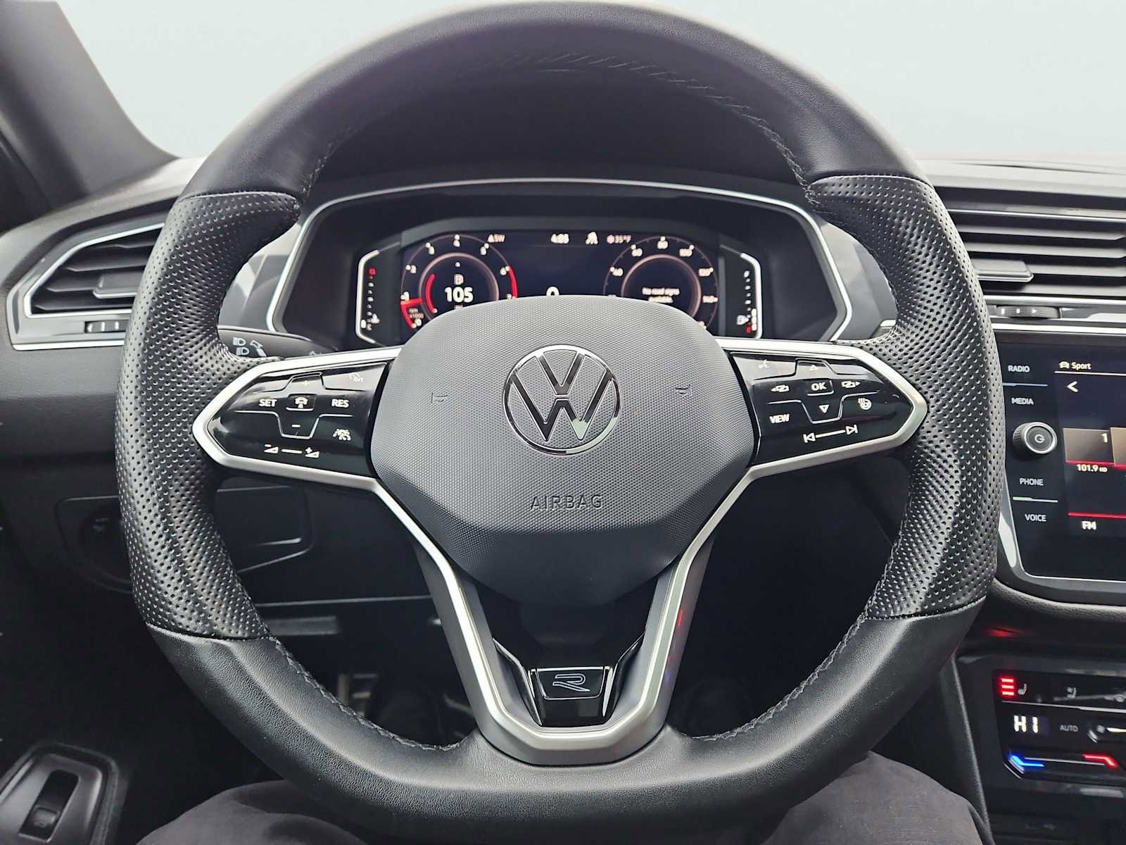 Certified 2023 Volkswagen Tiguan SEL R-Line AWD/4WD image 34